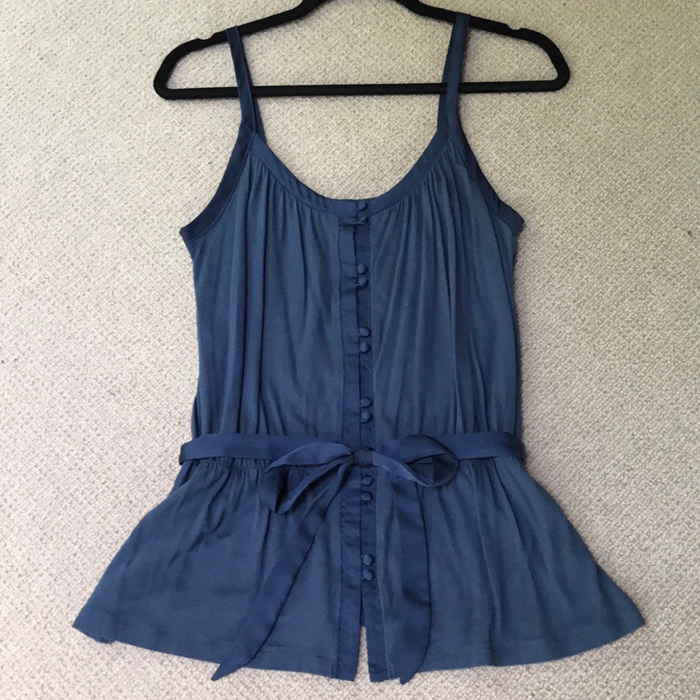 GAP super cute tank. Button accents, satin trim